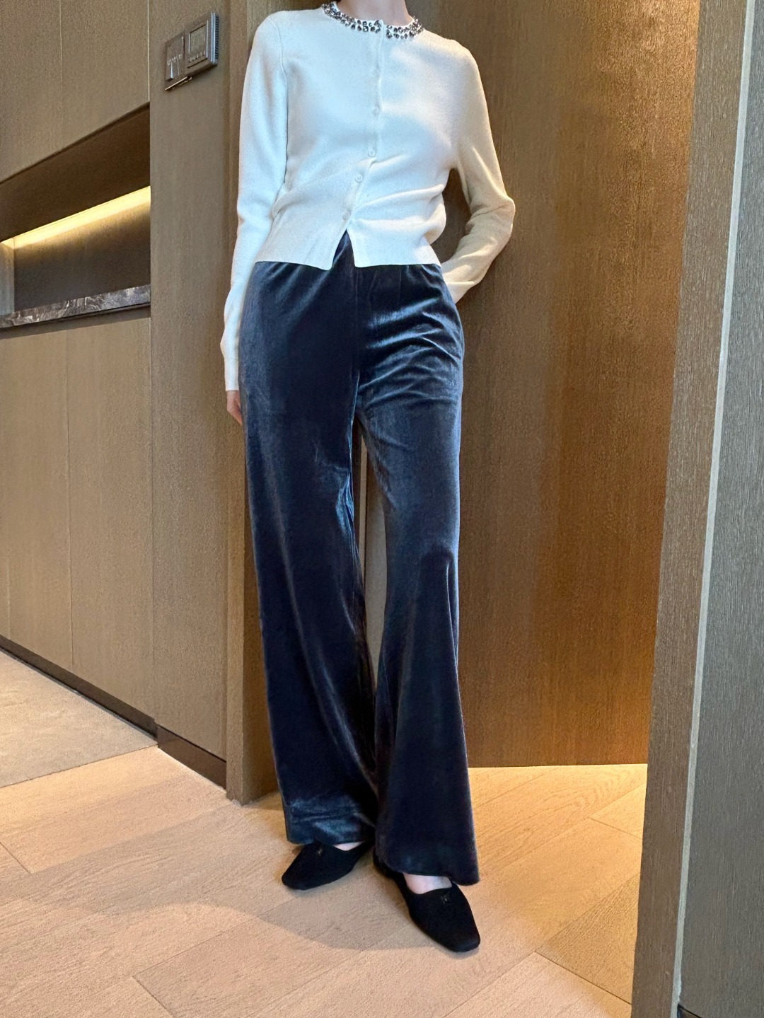 Warren Hailong |   Jolie Versatile Drapey Straight-Leg Comfortable Simple Long Pants Women's Velvet Wide-Leg Casual Pants