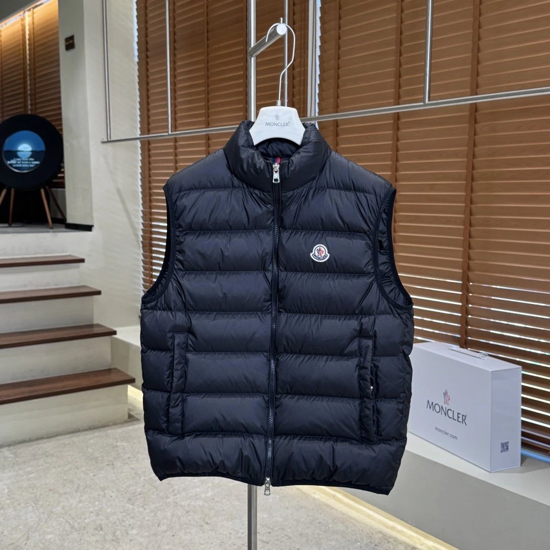 𝐌𝐨𝐧𝐜𝐥𝐞𝐫|盟可睐  𝐂𝐨𝐧𝐭𝐫𝐢𝐧系列  拉链开合拉链羽绒  马甲 Foto QC de WEIDIAN na Qualit.ly