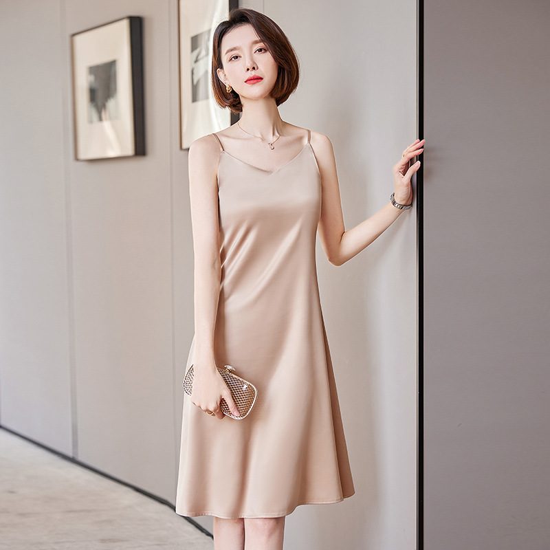 2022 Summer Retro Elegant Fairy Little Black Dress Solid Color Elegant Long Over-the-knee Slim-fit Tight Waist Sling Dress