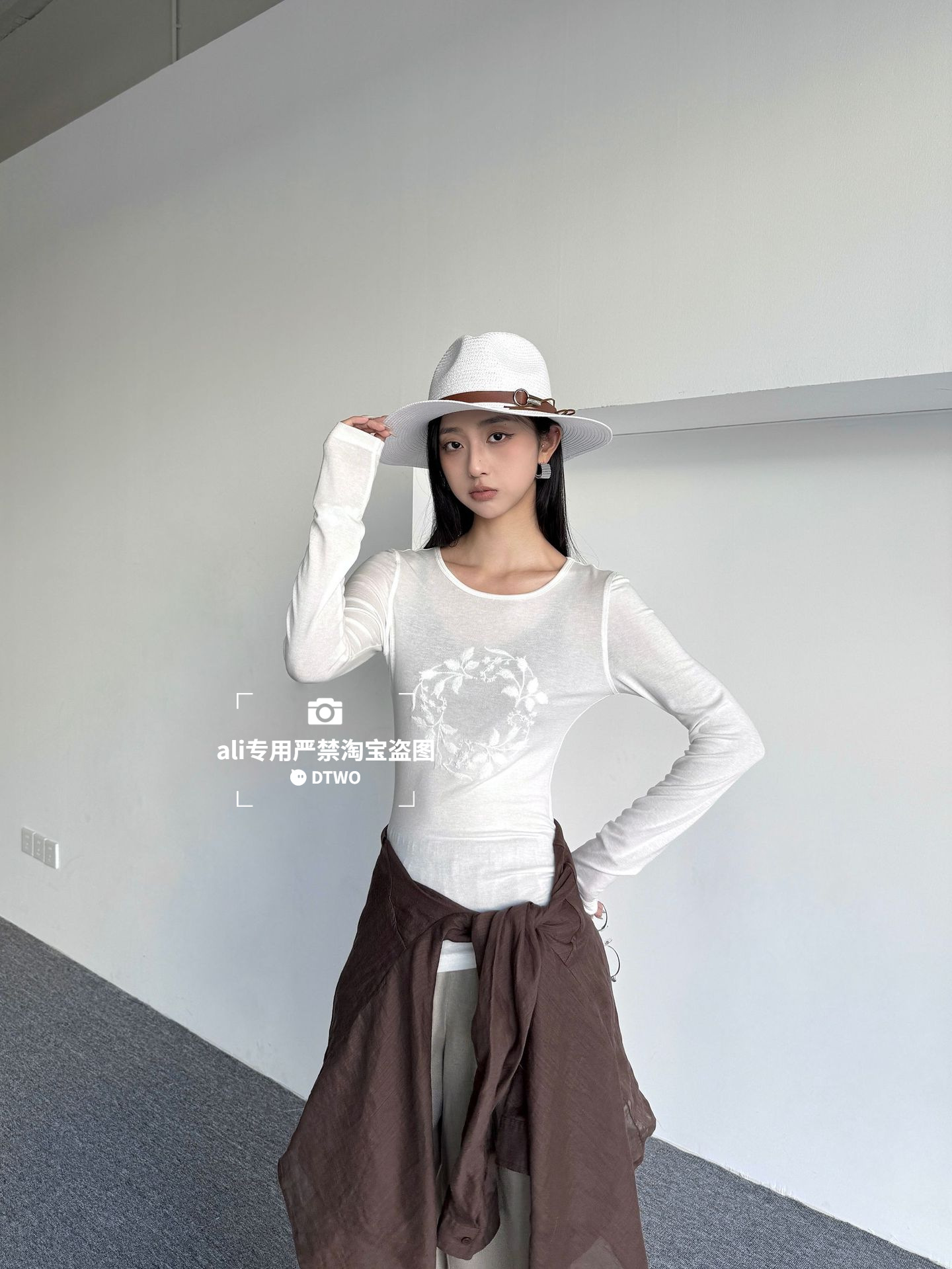 Dtwo Spring/Summer New Original Design Thirteen Lines Women's Wholesale Slimming Embroidered Versatile Long Base Shirt