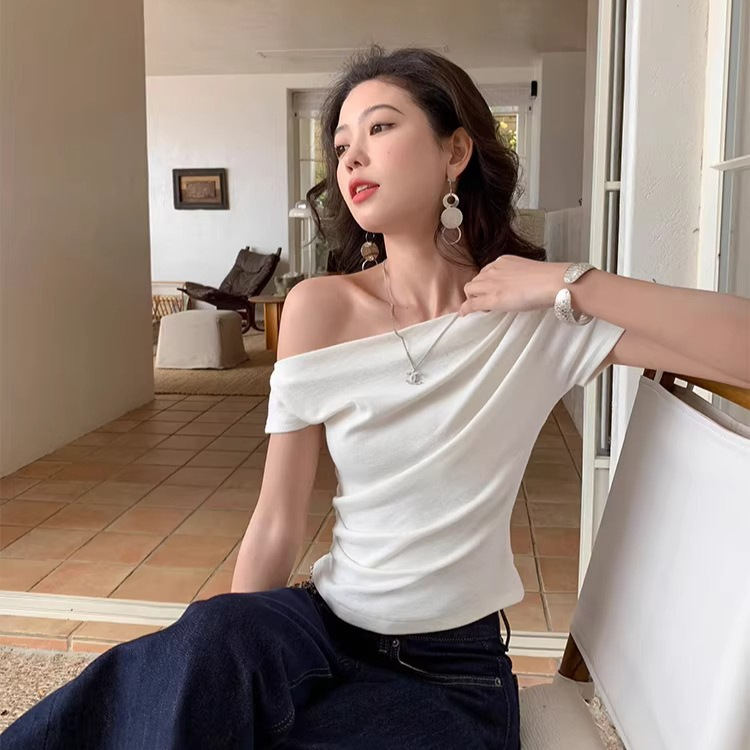 Pure Desire One-Shoulder Diagonal Collar Short-Sleeve T-Shirt for Women, Summer New Design, Waist-Cinching, Slimming, Elegant Top, White T-Shirt