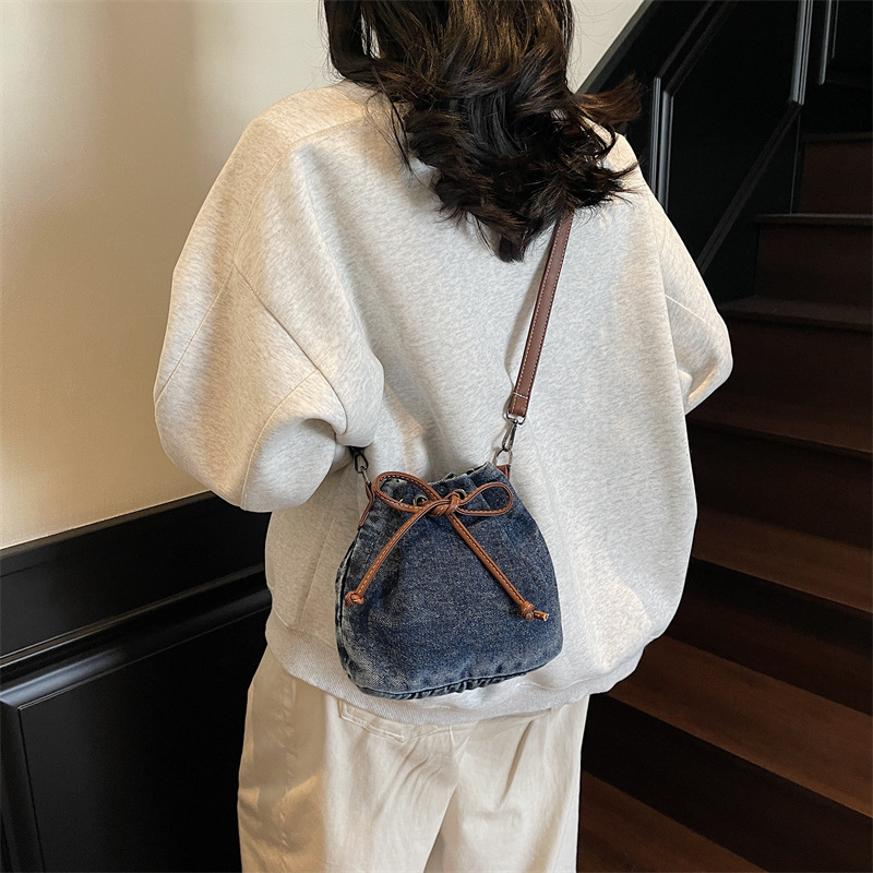 Korean Style Fashionable Denim Small Bag for Women 2026 New Niche Drawstring Bucket Bag Trendy Casual Shoulder Crossbody Bag