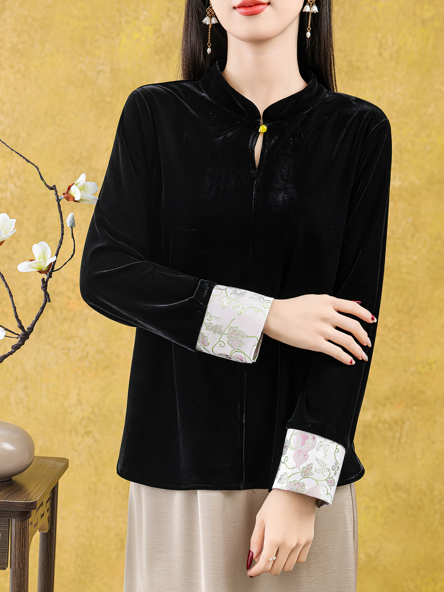 High-End Velvet Jacquard Cuffs, New Chinese-Style Stand-Up Collar Base Shirt for Women, Elegant National Style, Improved Buttoned Loose Top