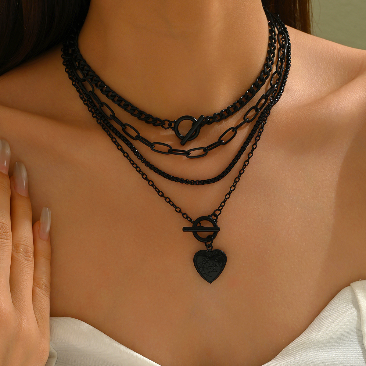 European and American Cross-Border New Hip-Hop Sweet and Cool Black Peach Heart Suit Necklace Personalized Fashion Trend Cool Style Necklace