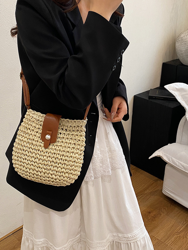 Woven Cut Out Bag for Women 2024 Spring and Summer New Style Straw Shoulder Crossbody Casual Bag Retro Literary Holiday Bag