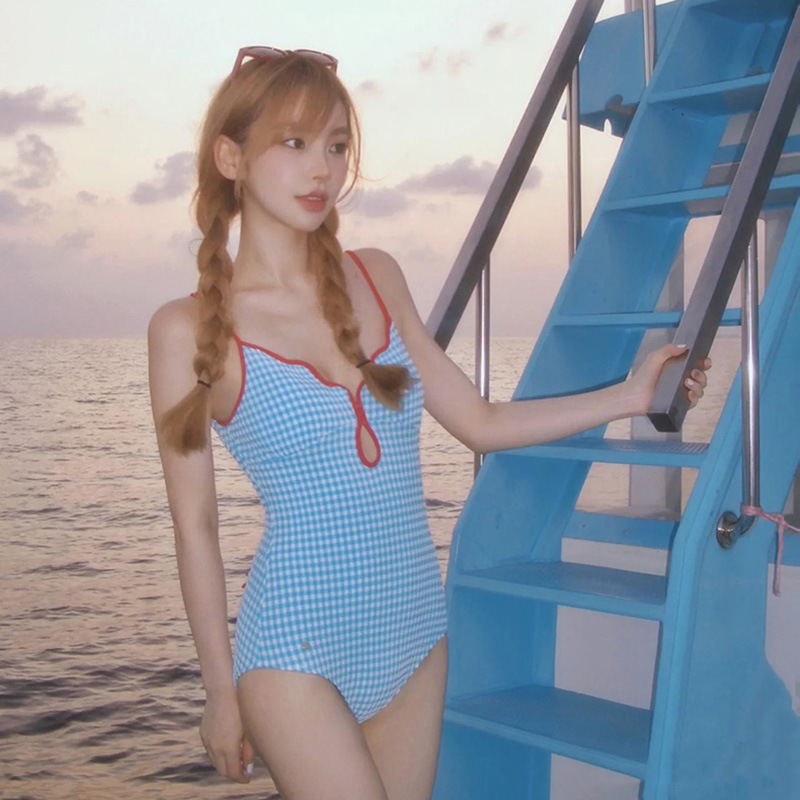 Special offer] source factory Korean version of small fresh swimsuit women ins east gate sexy backless triangle one-piece swimsuit