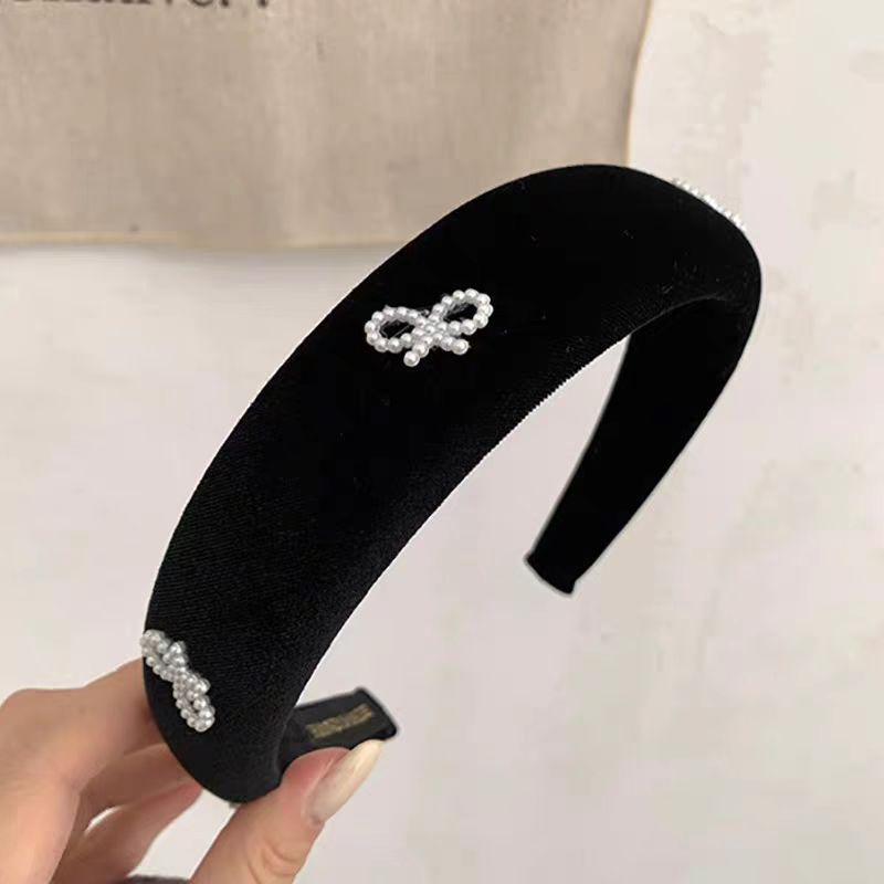 Korean-style Velvet Love Rhinestone Hair Band Black and White Cyber Celebrity Bow Hair Card Elegant High-grade Face Wash Hair Band Headwear