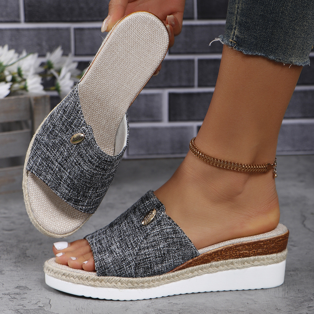 Cross-Border Export Wedge Slippers for Women 2024 New European and American Thick-Soled Medium-Heeled Casual Beach Fish Mouth Sandals Large Size