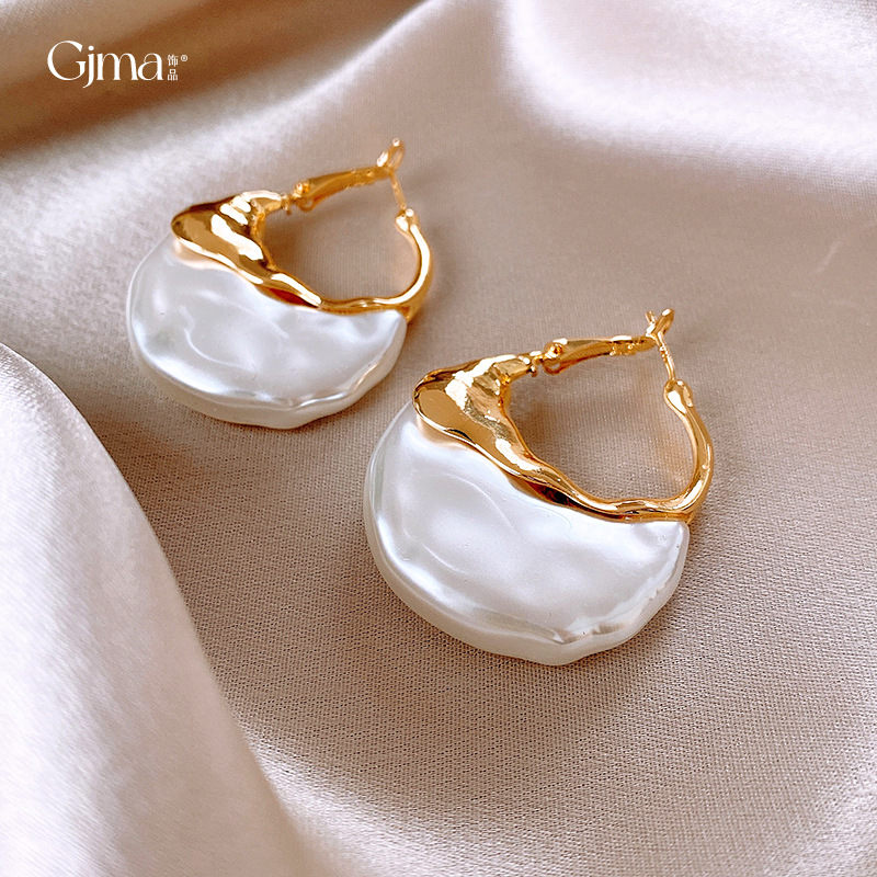 European and American Retro Bag Pearl Ear Buckle Niche Personality Creative Sense Earrings Temperament Fashion Exaggerated Earrings Wholesale Women