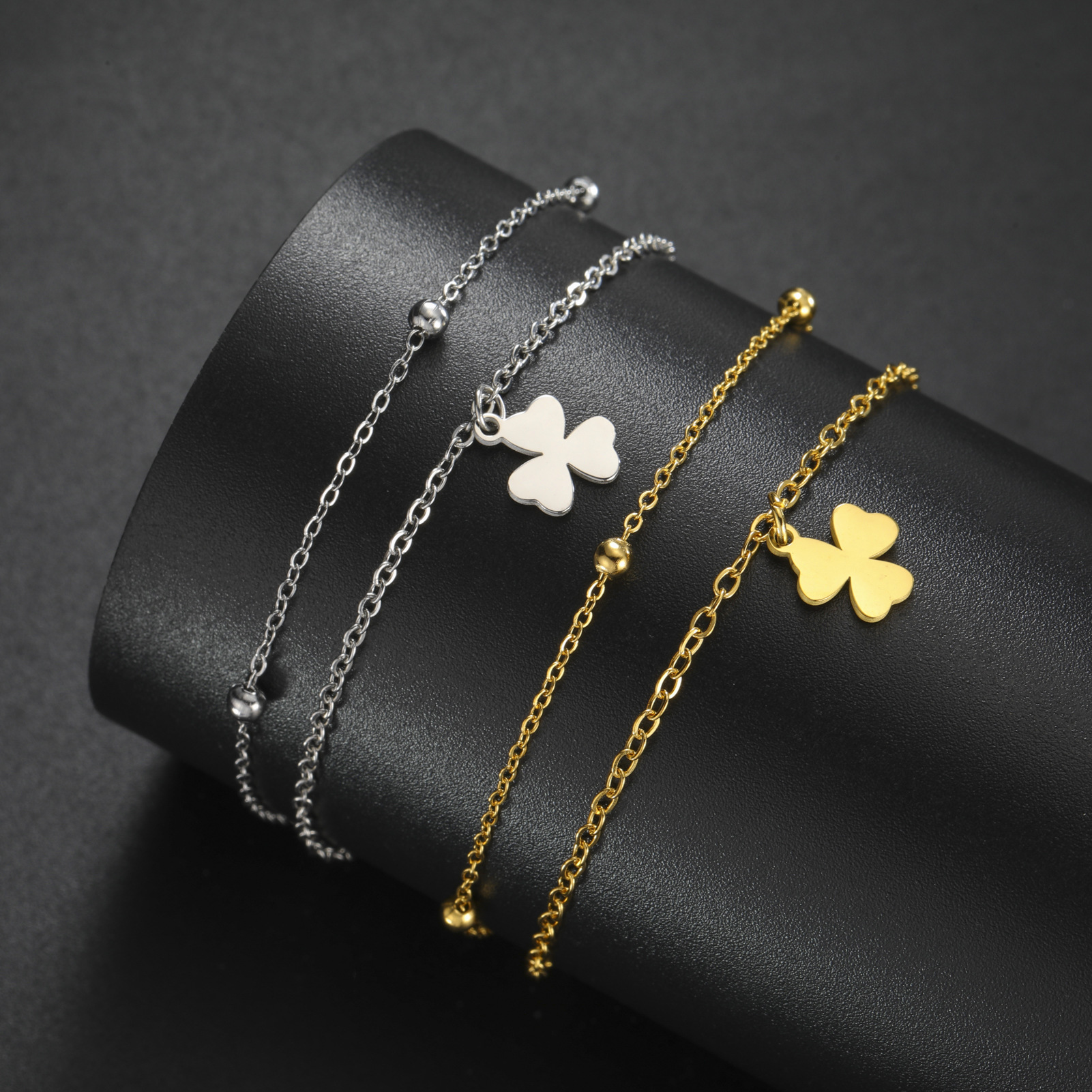 Yiwu small jewelry factory direct wholesale supply ladies jewelry gifts 304 clover stainless steel bracelet