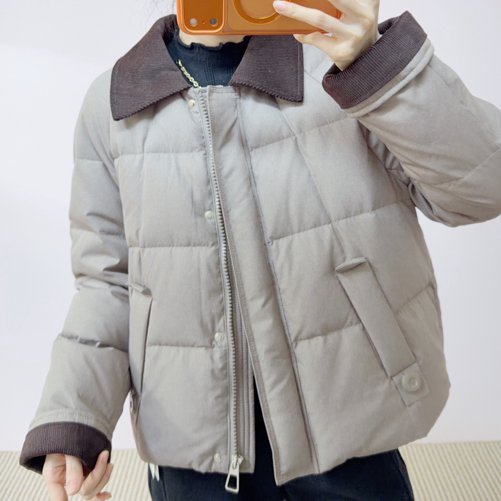 2025 Winter New Arrivals Boutique Brand Fashion Casual Slim-Fit Short Casual Color-Blocked down Jacket 826