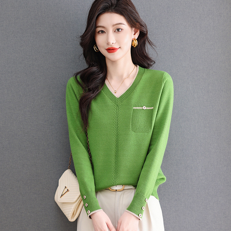 Women's Sweater Autumn Winter 2025 New Style Knitwear Short Fashionable Winter Inner Wear V-Neck Knitted Base Shirt