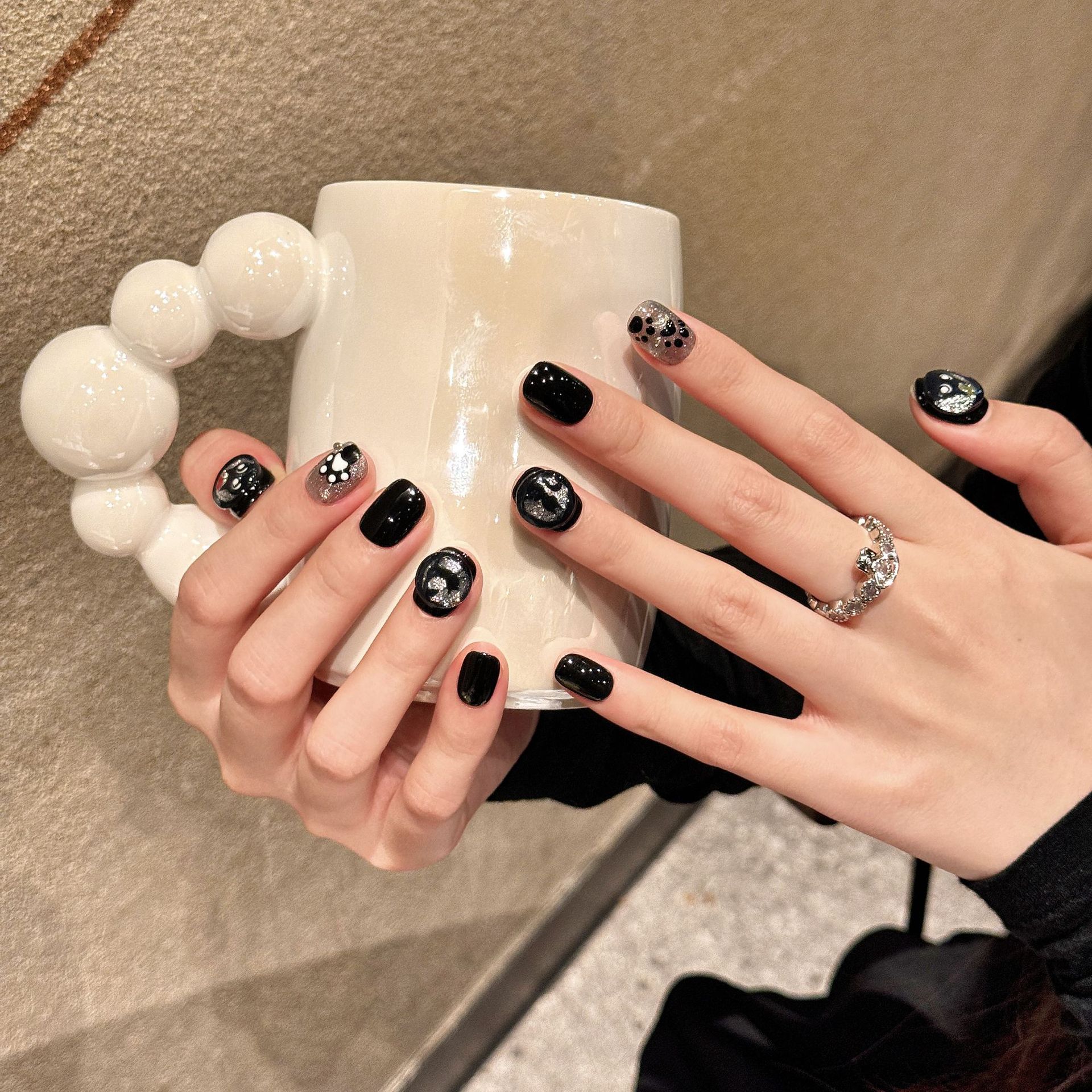 [Black Cat Forest] Glass Beaded Cat Eye Pure Hand-worn Armor Cute Cat White Daily Short Nail Paste