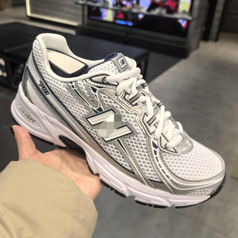 New Balance 740