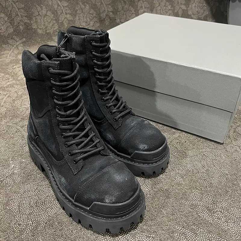 [Old Wang Who Plays with Shoes] 2023 New arrival Black Distressed Style Big Head Thick Sole Boots Men Worn Boots