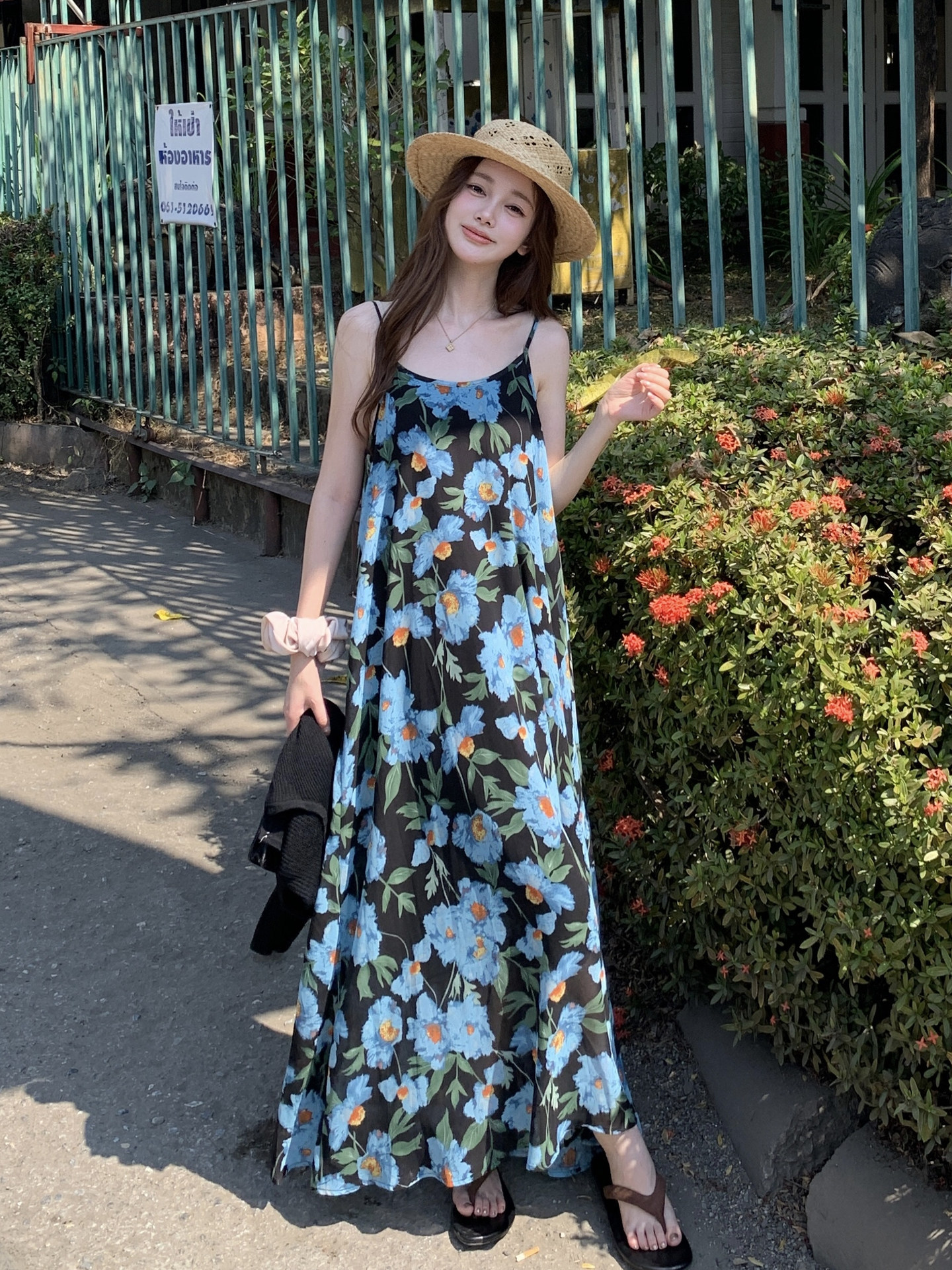 French-Style Floral Spaghetti Strap Dress for Women, 2026 New Model, Very Beautiful, Summer Blue Beach Vacation Knitwear Set
