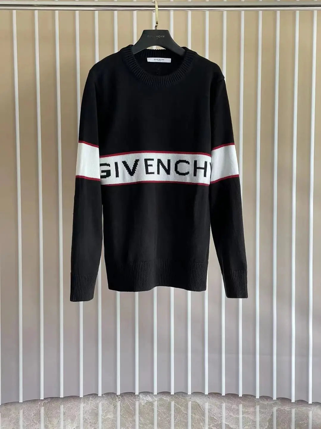 GIVE SWEATER