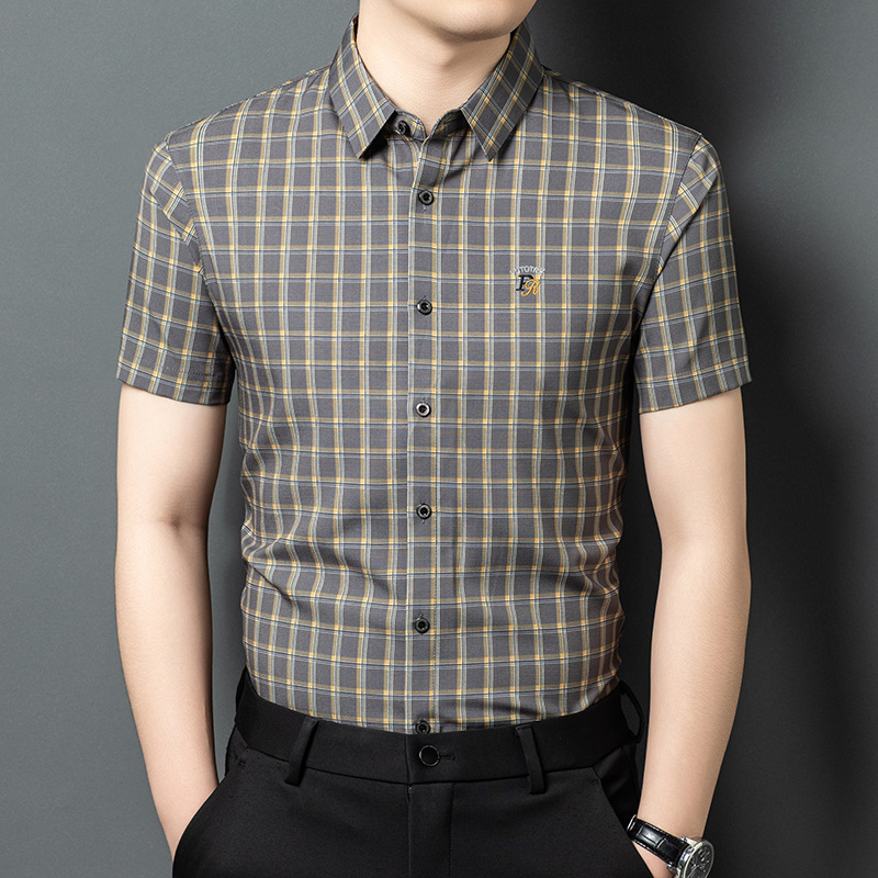 Men's Short-Sleeved Shirt Summer New Men's Young and Middle-Aged Lapel Seamless Plaid Fashion Trendy Short-Sleeved Shirt