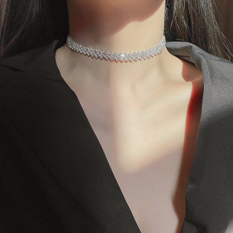 Light luxury full diamond high-end feeling neck chain choker collar personality niche clavicle chain female online red Joker necklace wholesale