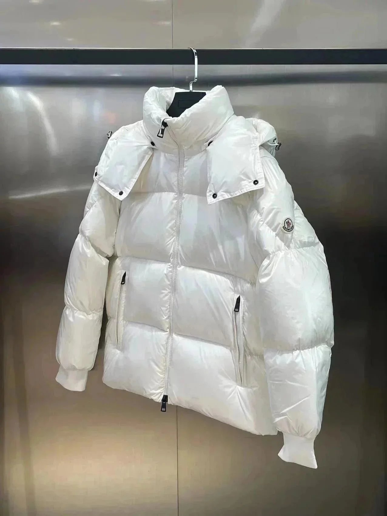 M*羽绒服 Need other colors. contact WhatsApp+86 198 9059 5893 QC-foto van WEIDIAN op Qualit.ly