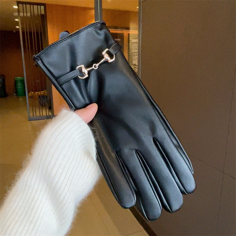 Autumn and winter new ladies fleece-lined metal buckle leather warm gloves fashion protein leather five fingers full touch screen elegant