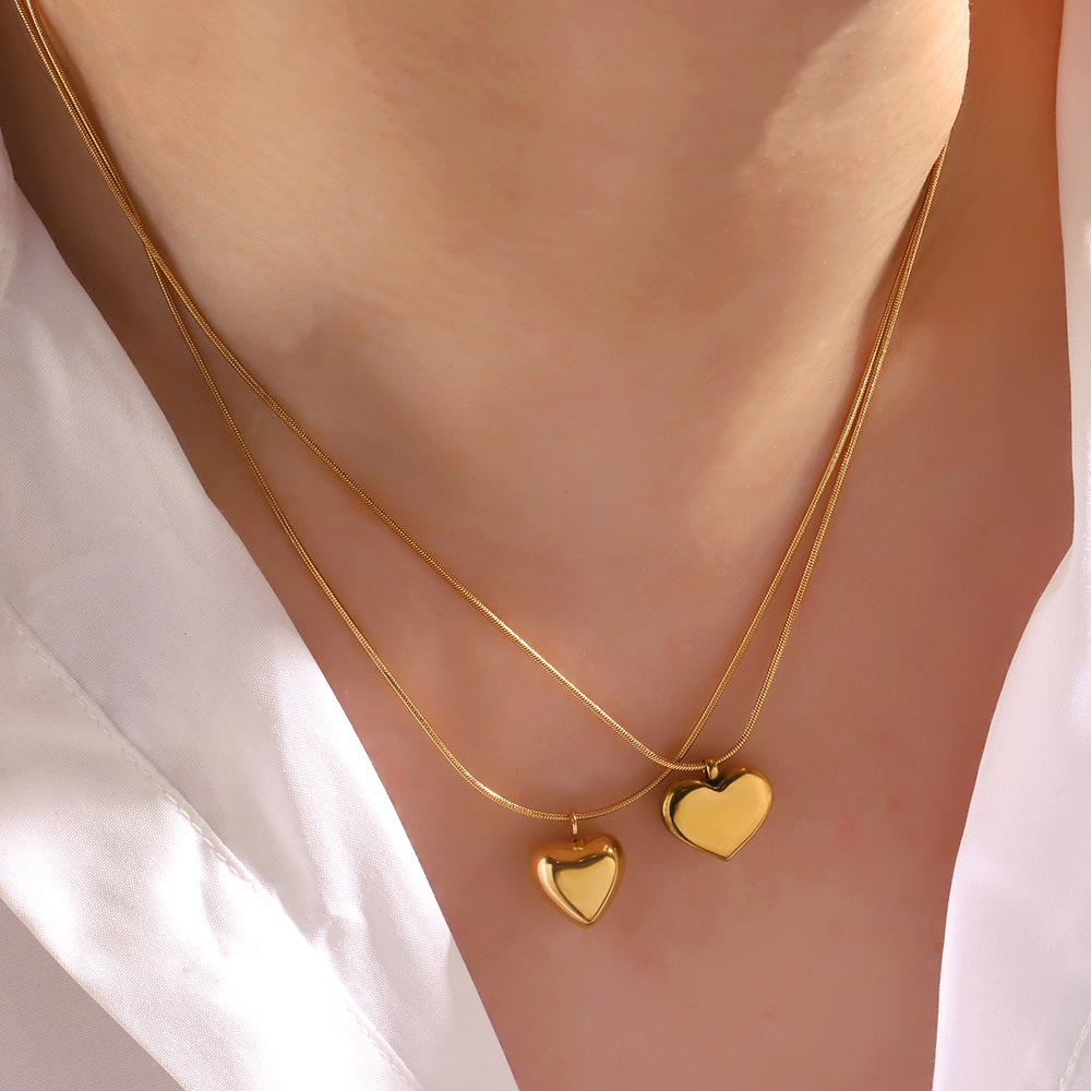 European and American fashion stainless steel love necklace ins style popular 18K gold plated titanium steel peach heart clavicle chain necklace for women