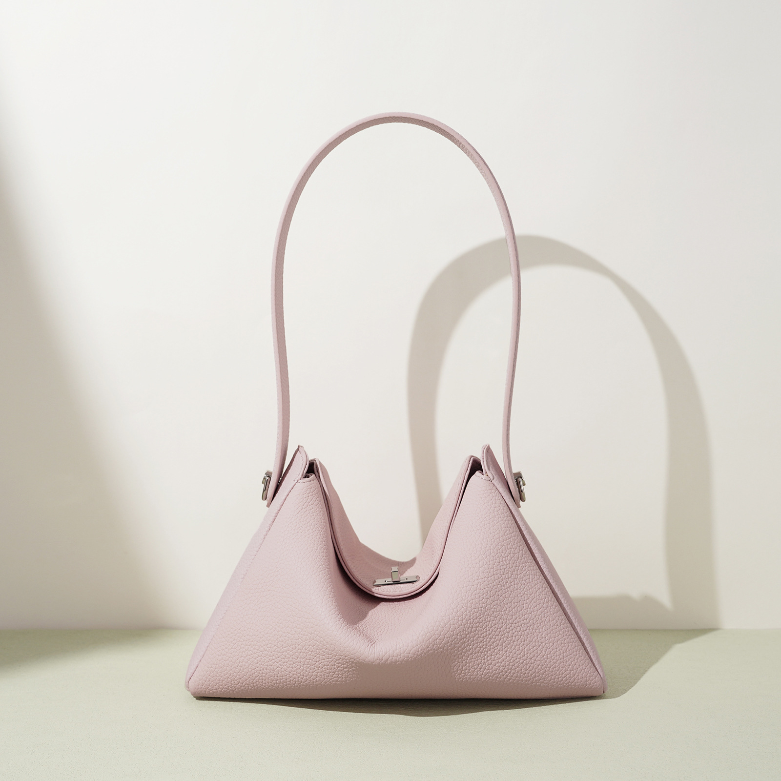2026 Early Spring Dumpling Bag Versatile Genuine Leather Crossbody Bag for Office Workers, Exquisite Commuter Handbag with a High-End Feel, Shoulder Bag