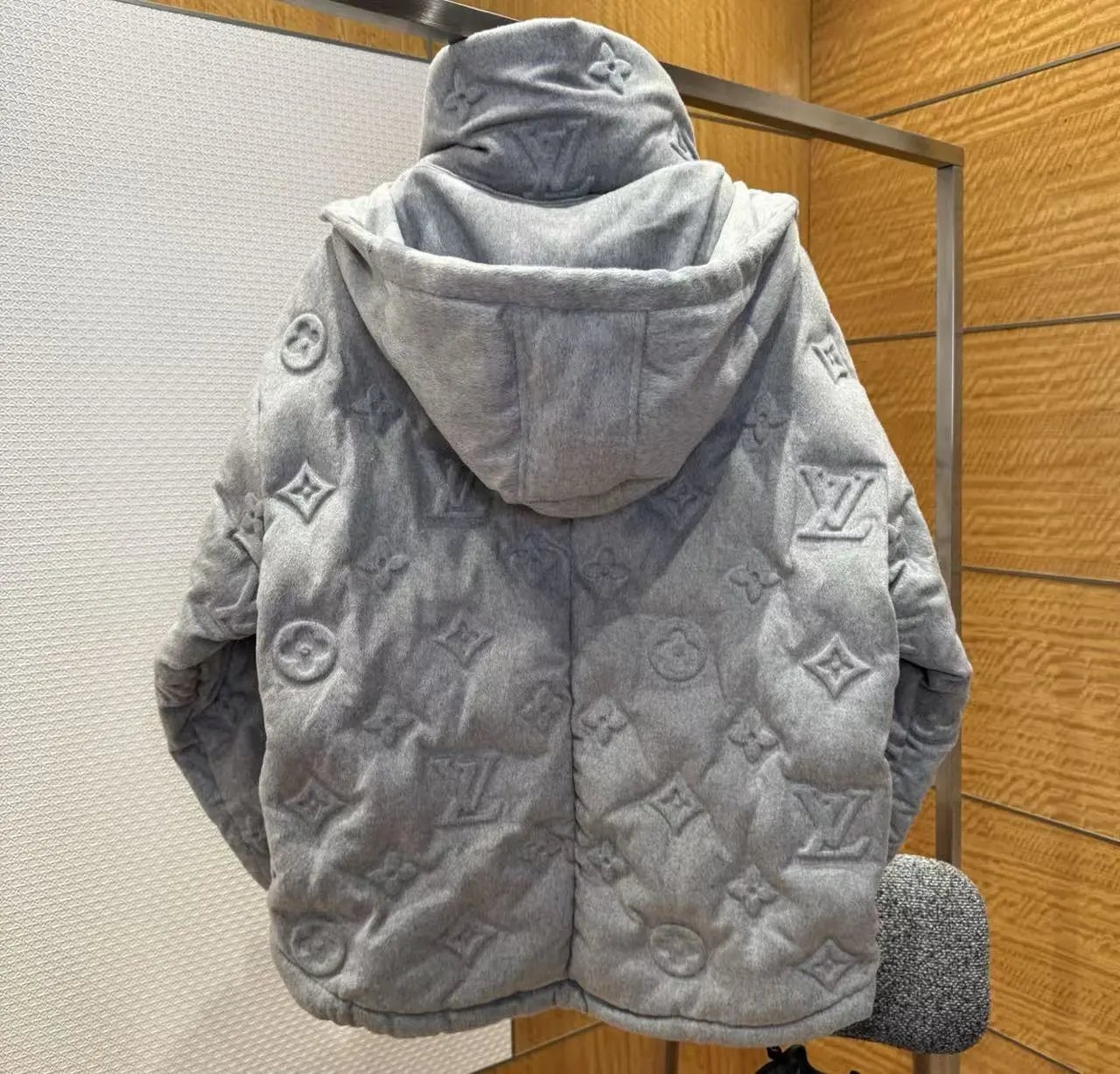 l 路羽绒服压花浮雕系列（更多款+whatsapp+85244126288）