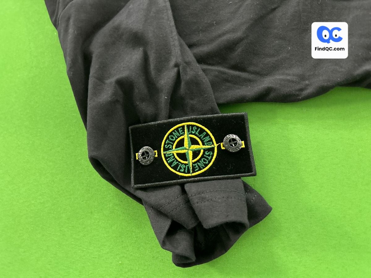 Stone Island T-Shirt — Qualit.ly 上的 QC 照片