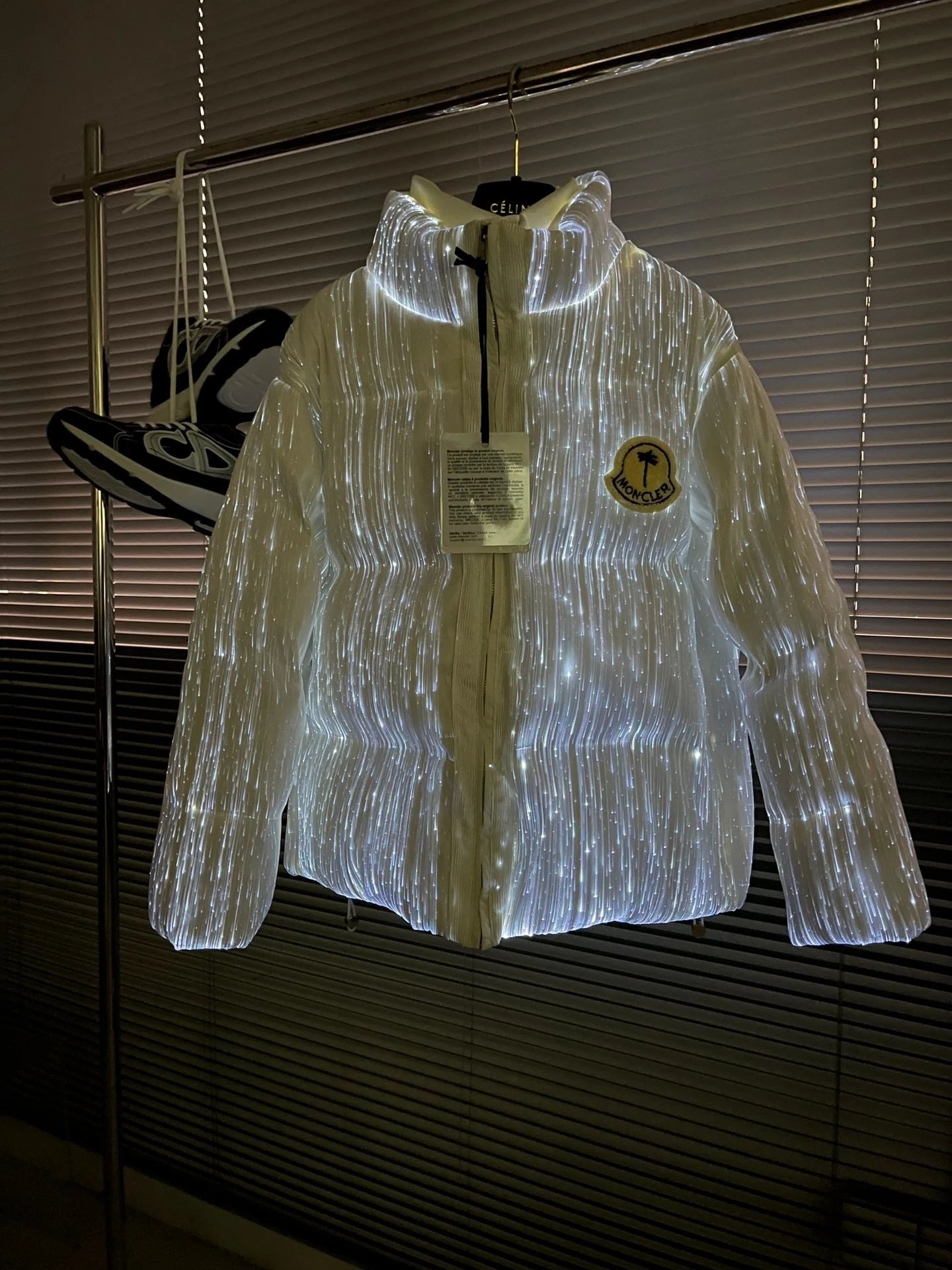 70-week show at the door, high-end annual luminous down jacket led 