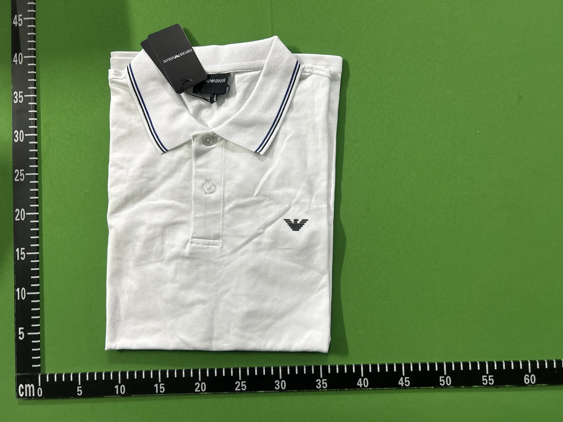 Left black collar red and white striped short sleeved shirt 77011292