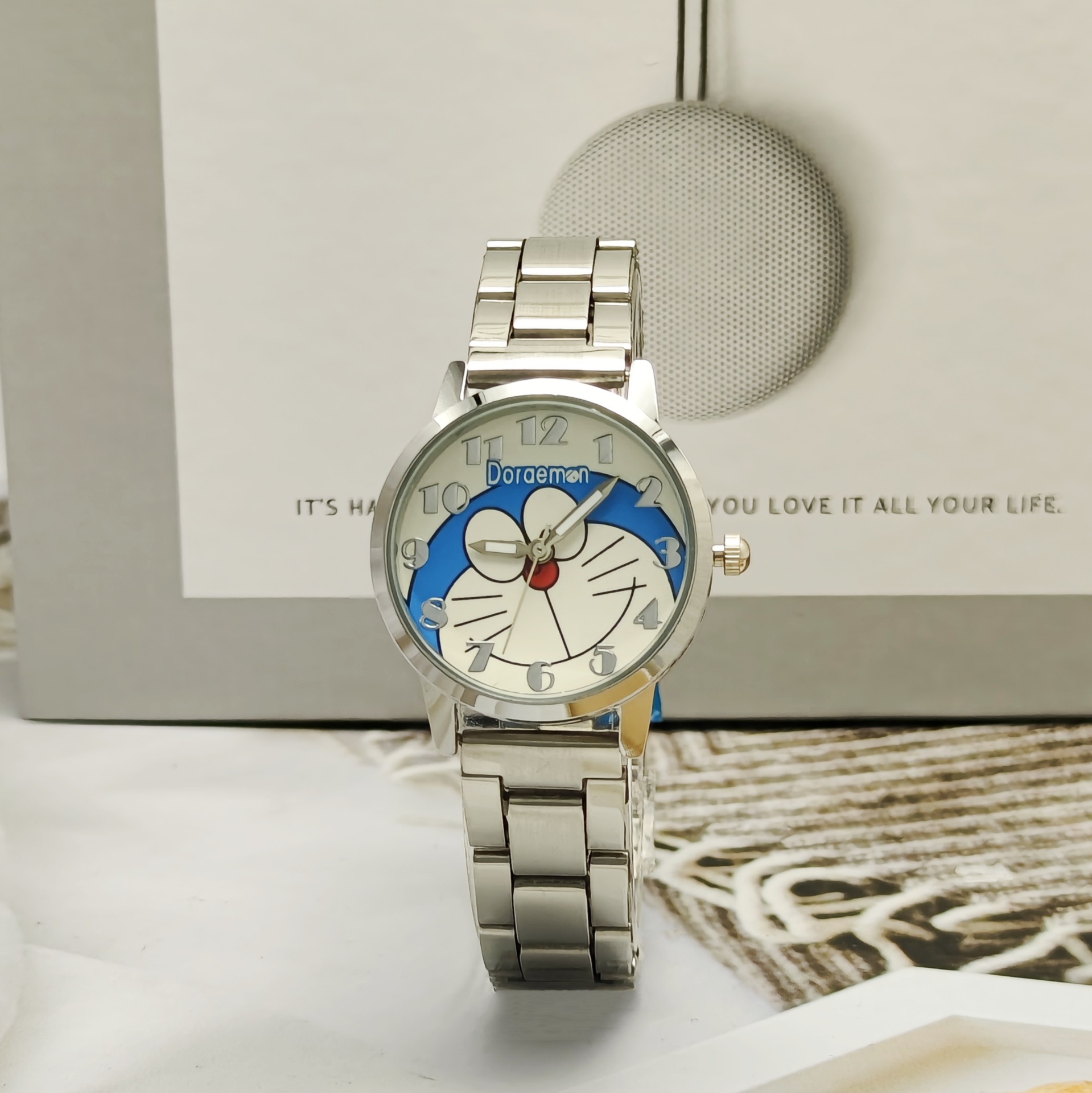 Cartoon character children's steel band watch Pooh Doraemon fashion waterproof men's and women's student watches cross-border wholesale
