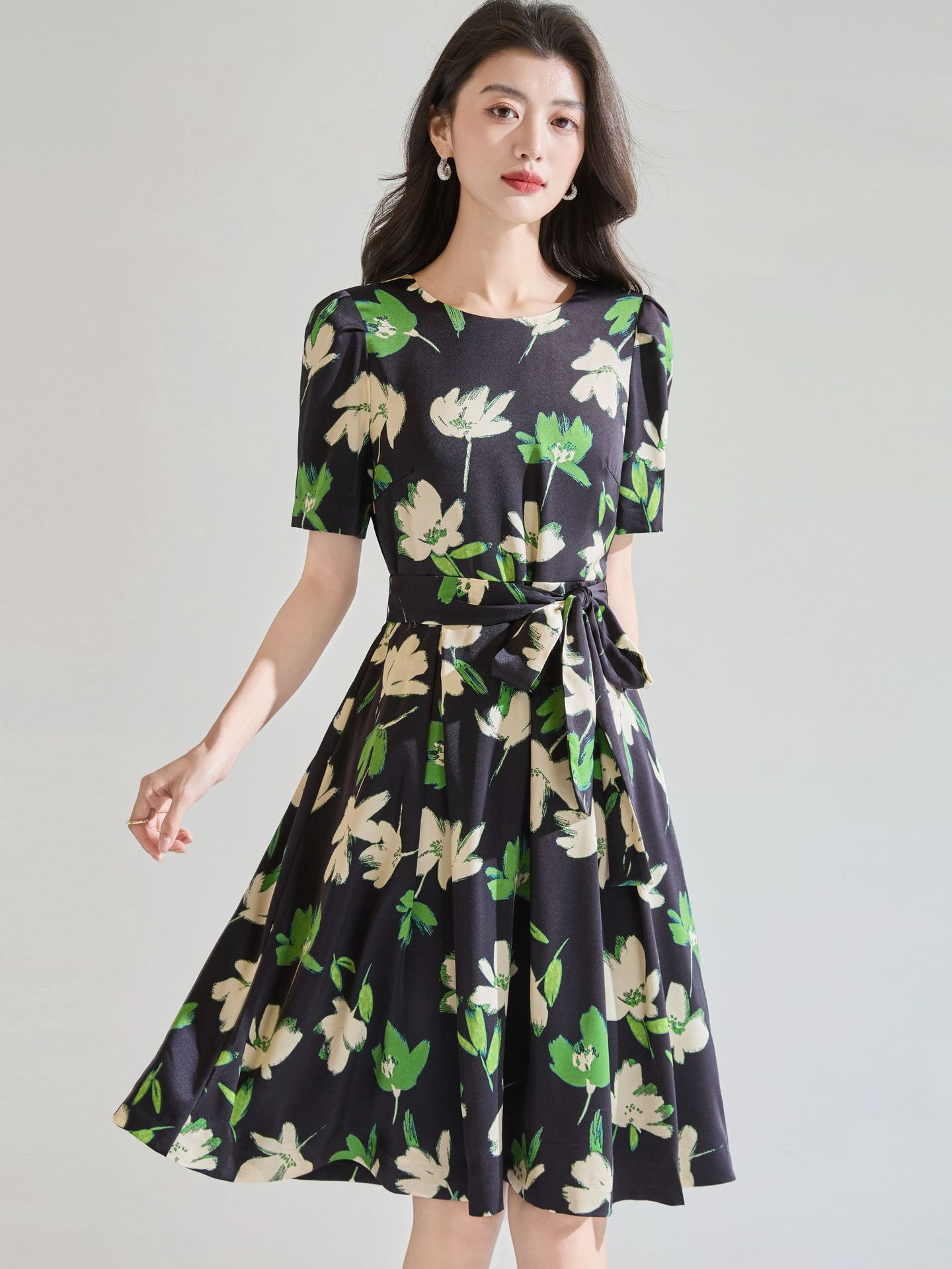 26 Summer French-Style Light Luxury Elegant Satin Printed Tea Break Dress with Waist-Cinching Slimming Effect and Large A-Line Skirt 25713