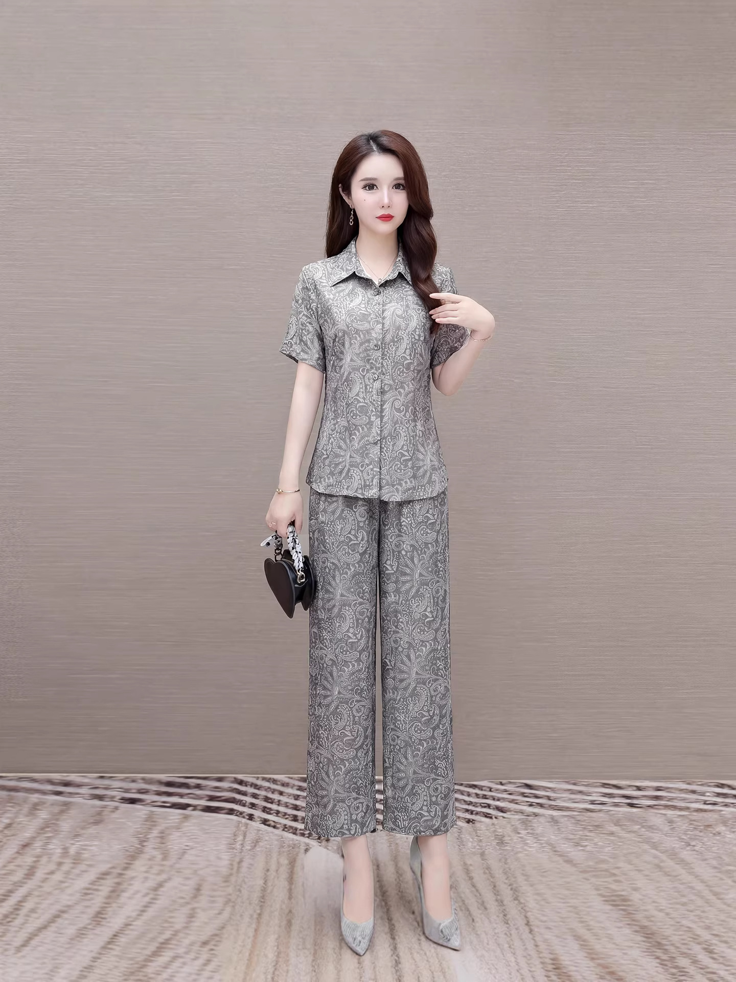Middle-Aged and Elderly Women's Printed Fashion Suit 2026 Summer New Korean Style Slim-Fit Elegant Shirt and Pants Two-Piece Set