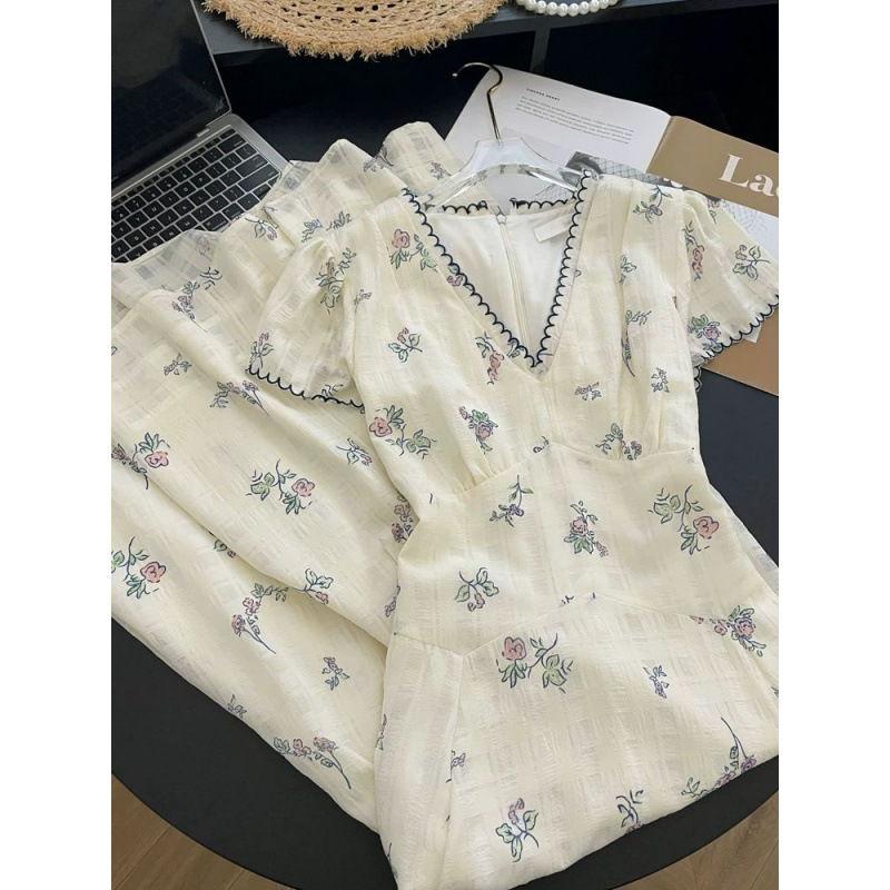 French Retro V-neck Ruffled Short-sleeved Floral dress Women's New Gentle Style Large Swing Dress