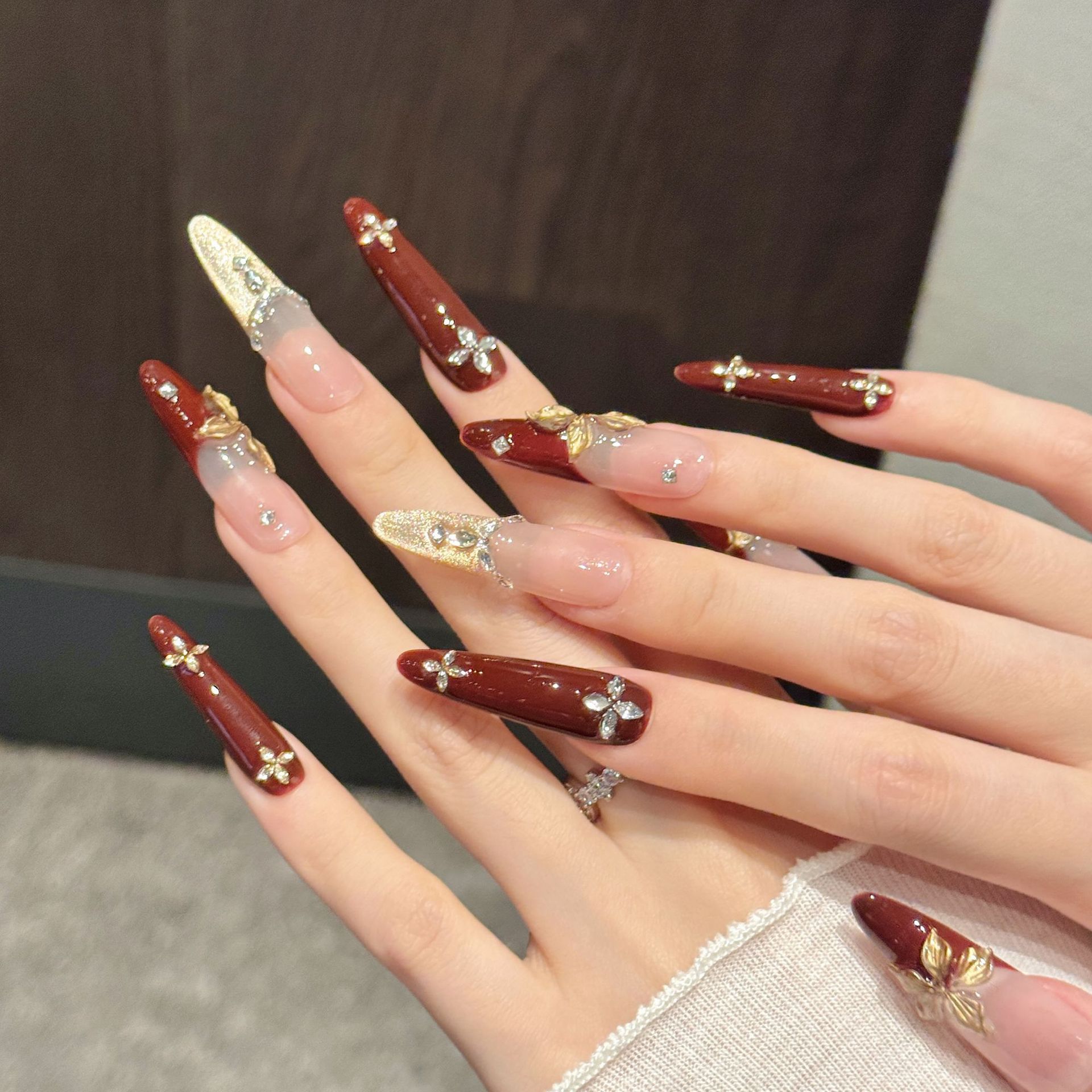 Original【Three-Dimensional Gilded】Autumn and Winter Exquisite Carved Design with Rhinestones and Zirconia, Elegant Wearable Nail Art