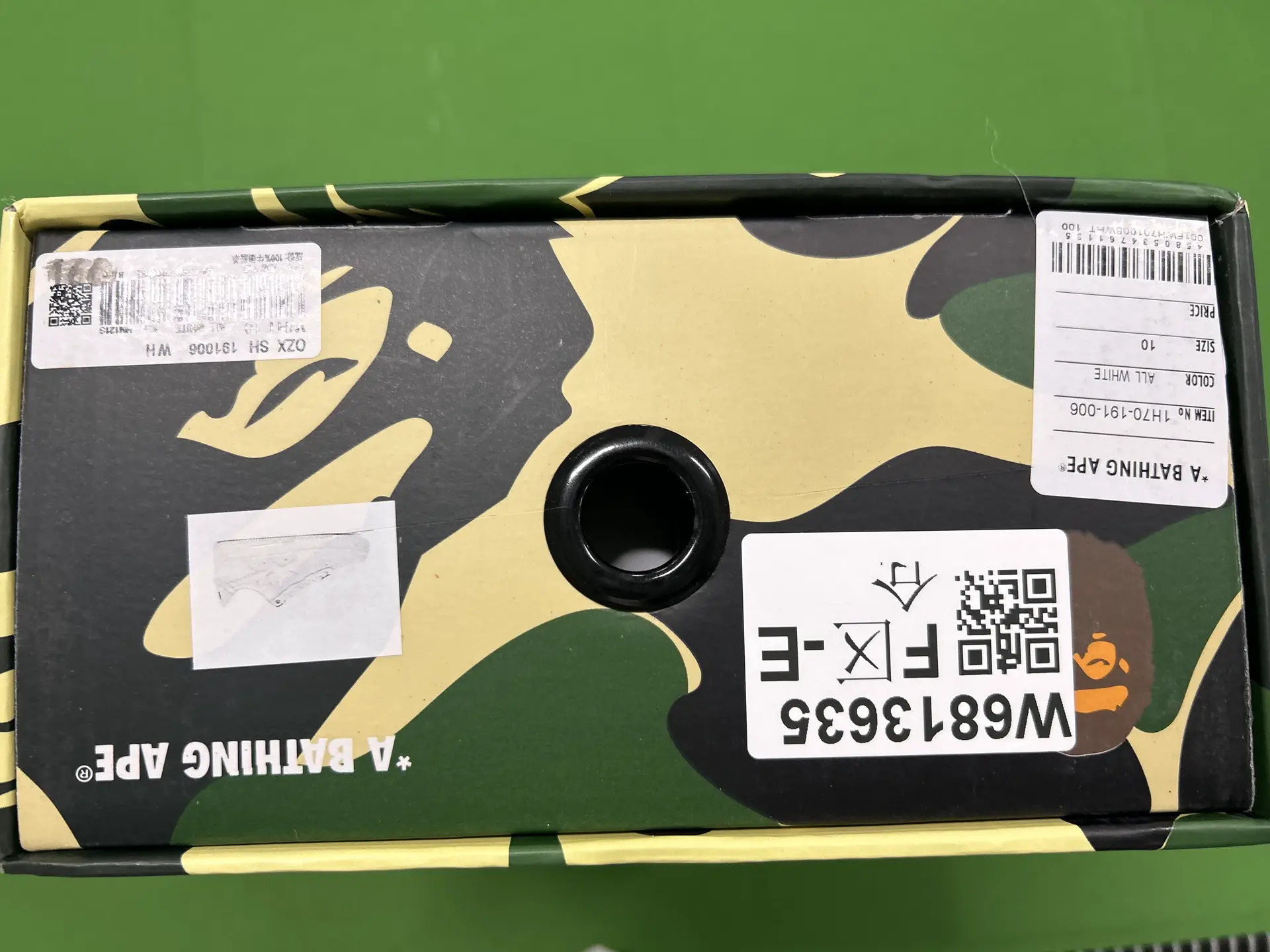 A Bathing Ape W6813635