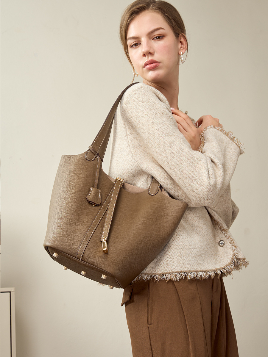 Custom-Made Genuine Leather Top-Layer Cowhide Handbag, Shoulder Bag, Large Capacity, High-End Feel, Niche Bucket Bag for Women