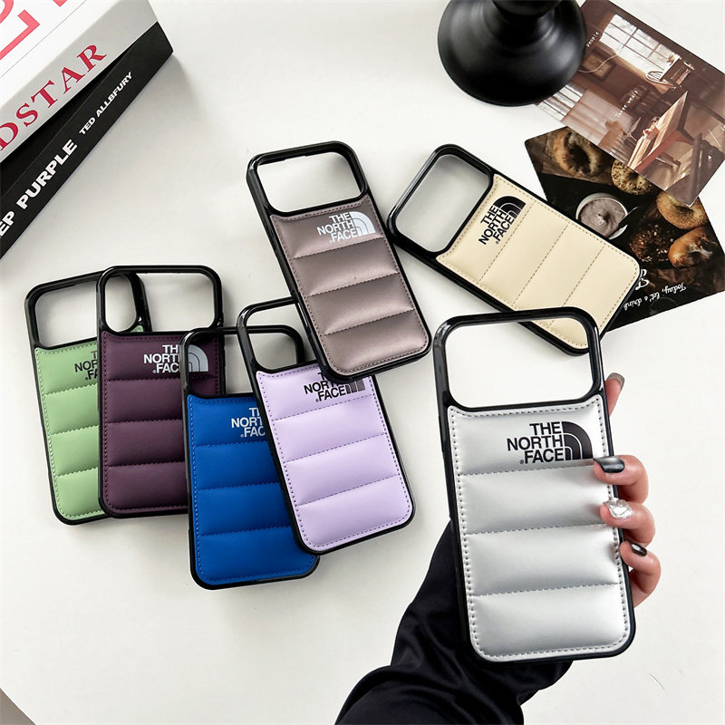 Trendy North Face Style down Jacket Phone Case for iPhone 17 Pro Max, Apple 16 Pro Max Protective Cover, 15 Pro/14 Pro Max Anti-Drop Soft Case, Fashionable 13/12 Pro Silicone Case Foto QC de TAOBAO na Qualit.ly