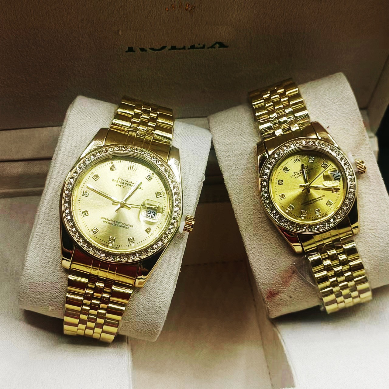 Couple Steel Band Watch Luminous Waterproof Stainless Steel Diamond Watch Live Calendar Couple Watch Quartz Watch