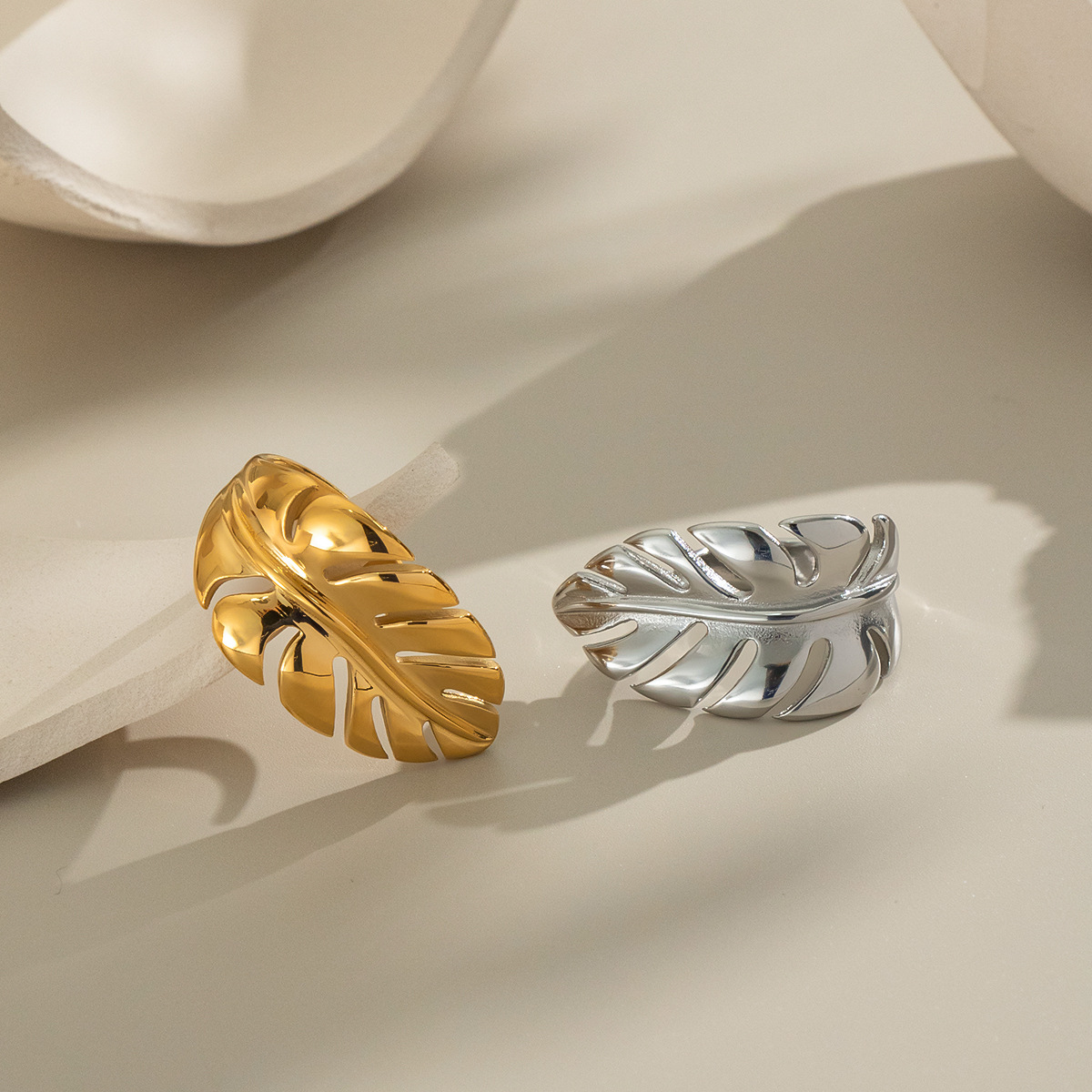 European and American Ins Cross-Border Stylish Niche Feather Ring Women's Texture Design Stainless Steel 18K Gold Hand Jewelry Ring Wholesale