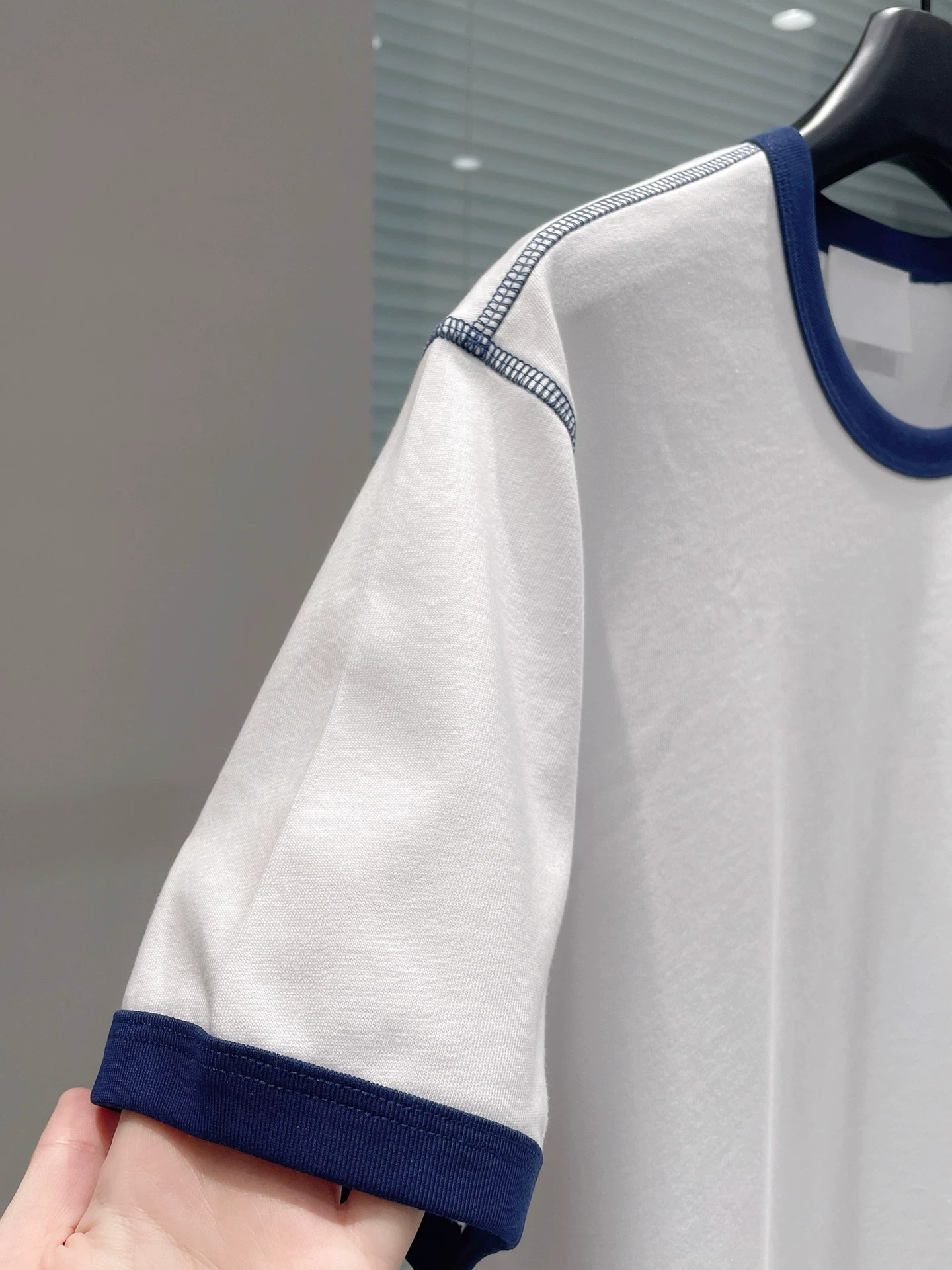 2026 Spring/Summer New Style Top with Small Heart Embroidery on the Front, Unisex Loose Casual T-Shirt QC 照片，来自 TAOBAO Qualit.ly