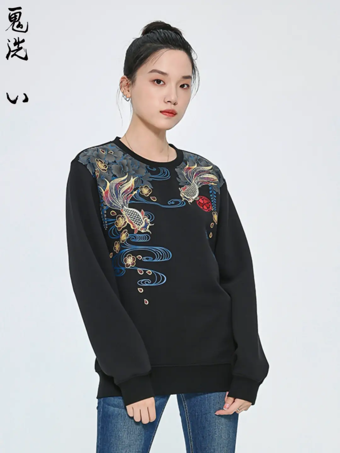 Oniarai/Gui Wash 22 Winter New arrival Mud Stick Blue Flying Carp Embroidered Fleece-lined Round Neck Couple Sweatshirt N 240111