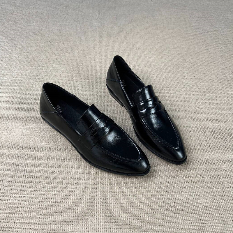 In-Stock Genuine Leather Loafers for Women, 2026 Spring New Style, Simple Versatile Low-Heeled Pointed-Toe Leather Shoes for Commuting
