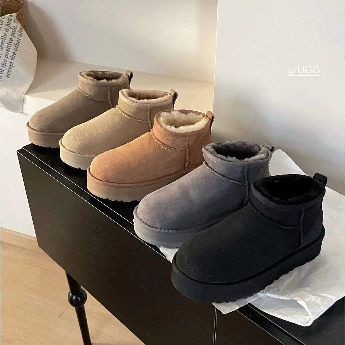 1500 U**G*G 保暖鞋子（非质量问题不退不换）Sara WhatsApp:+86 17786959995