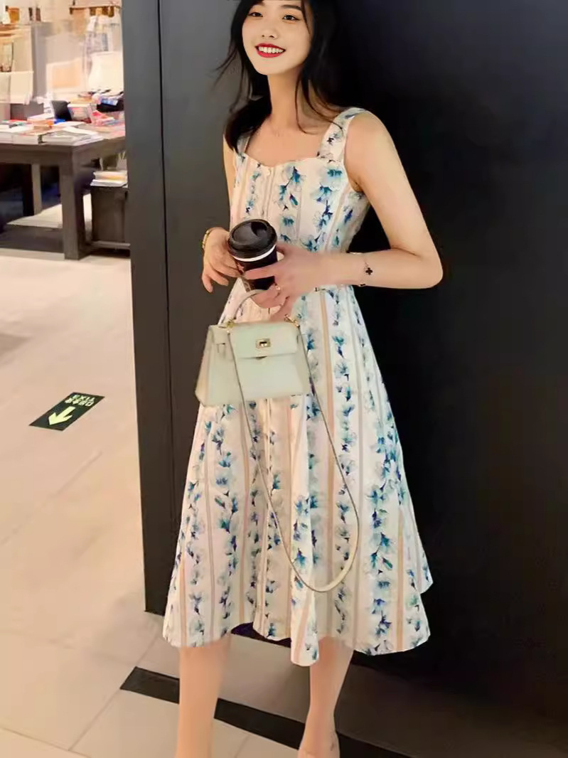 [Simeng] Poppy ~ French retro floral Hepburn style waist slimming temperament suspender dress