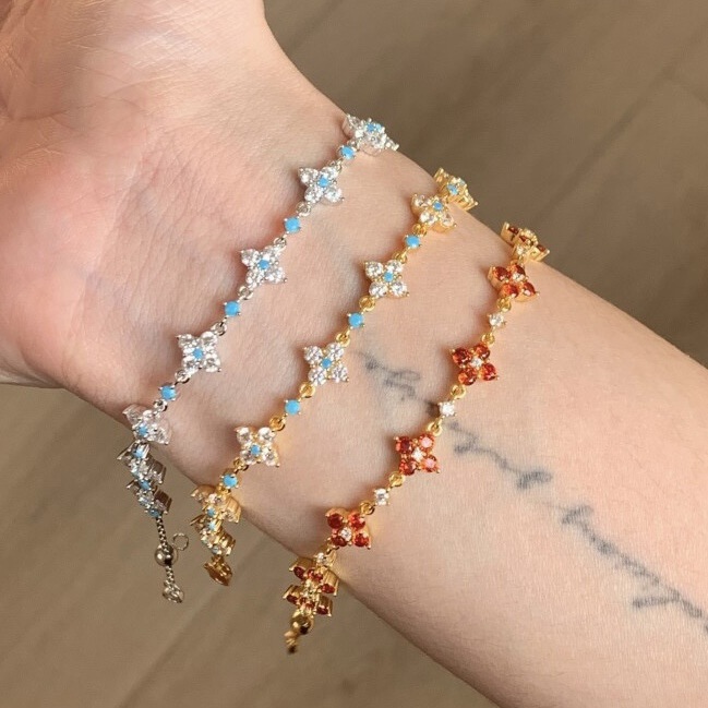 Xiaohongshu's Popular Flash-Diamond Four-Leaf Clover Full-Diamond Bracelet, Fashionable, Simple, Light Luxury, Niche Design, Flower Hand Jewelry