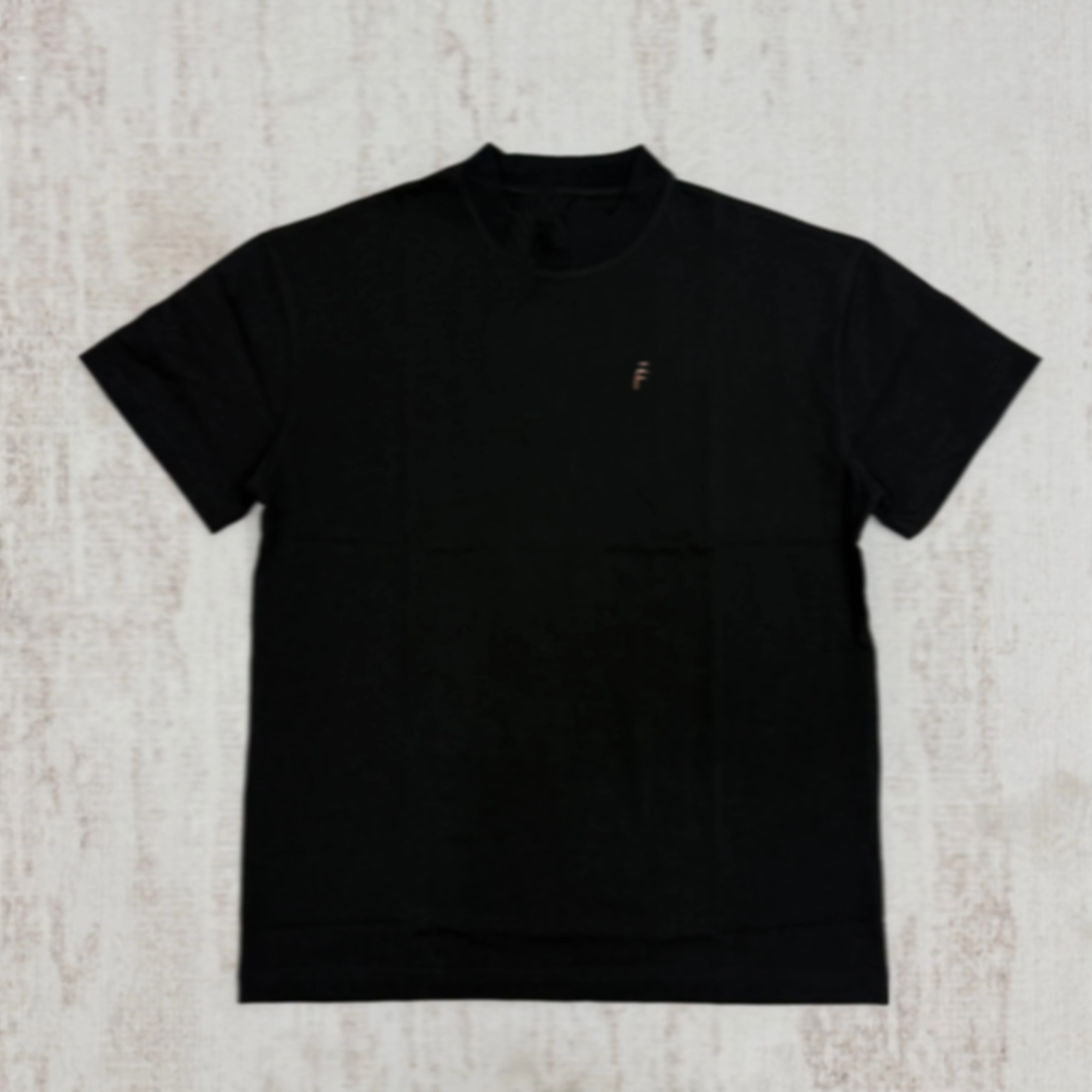Short-Sleeved Shirt with Letters Painted on the Back