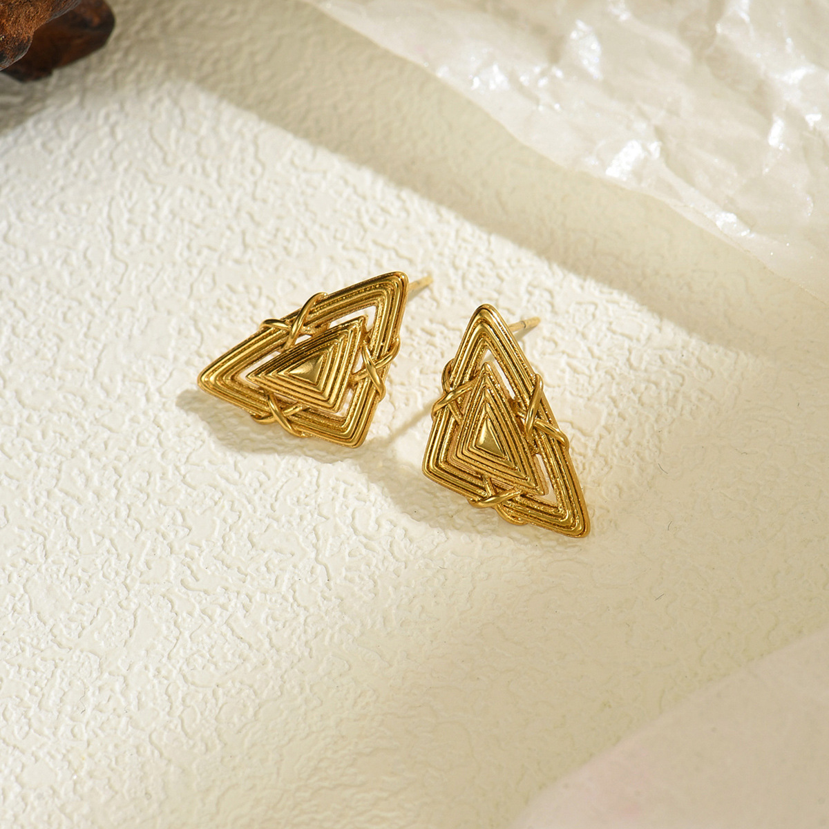 Europe and the United States cross-border 18K gold triangle spiral texture earrings wrapped three-dimensional geometric earrings Amazon ear jewelry