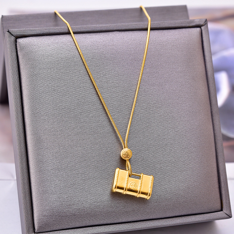 Retro Chinese style Fu lock necklace geometric wallet pendant titanium steel round snake bone short clavicle necklace non-fading